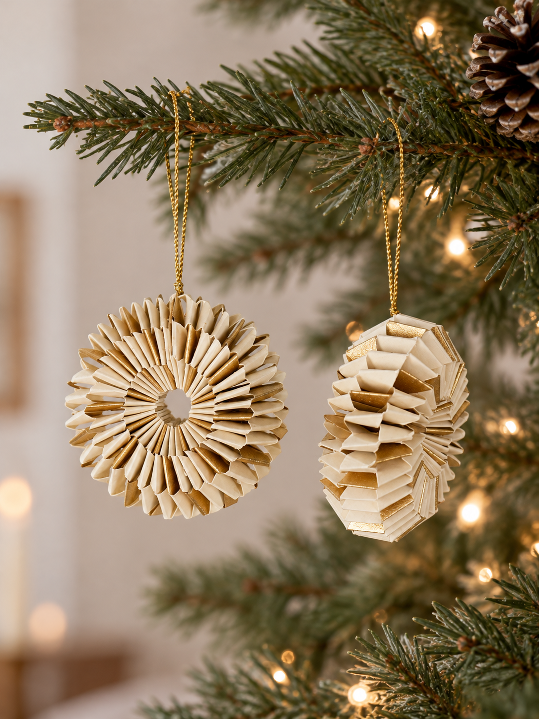 Alternative view of paper pendants - Off-white and gold