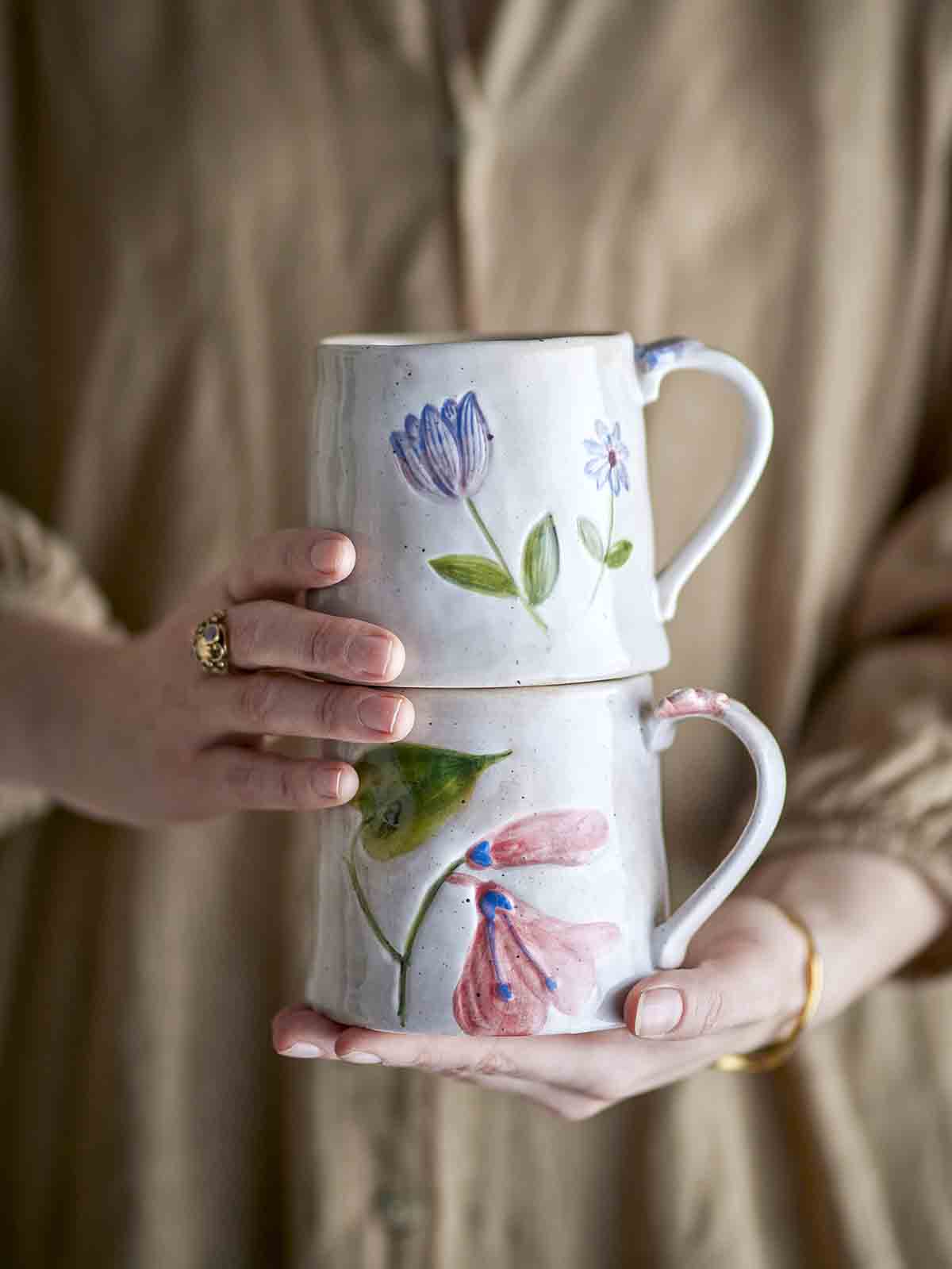 Alternative view of Kop & quot;Camilla& quot; with blue floral motif