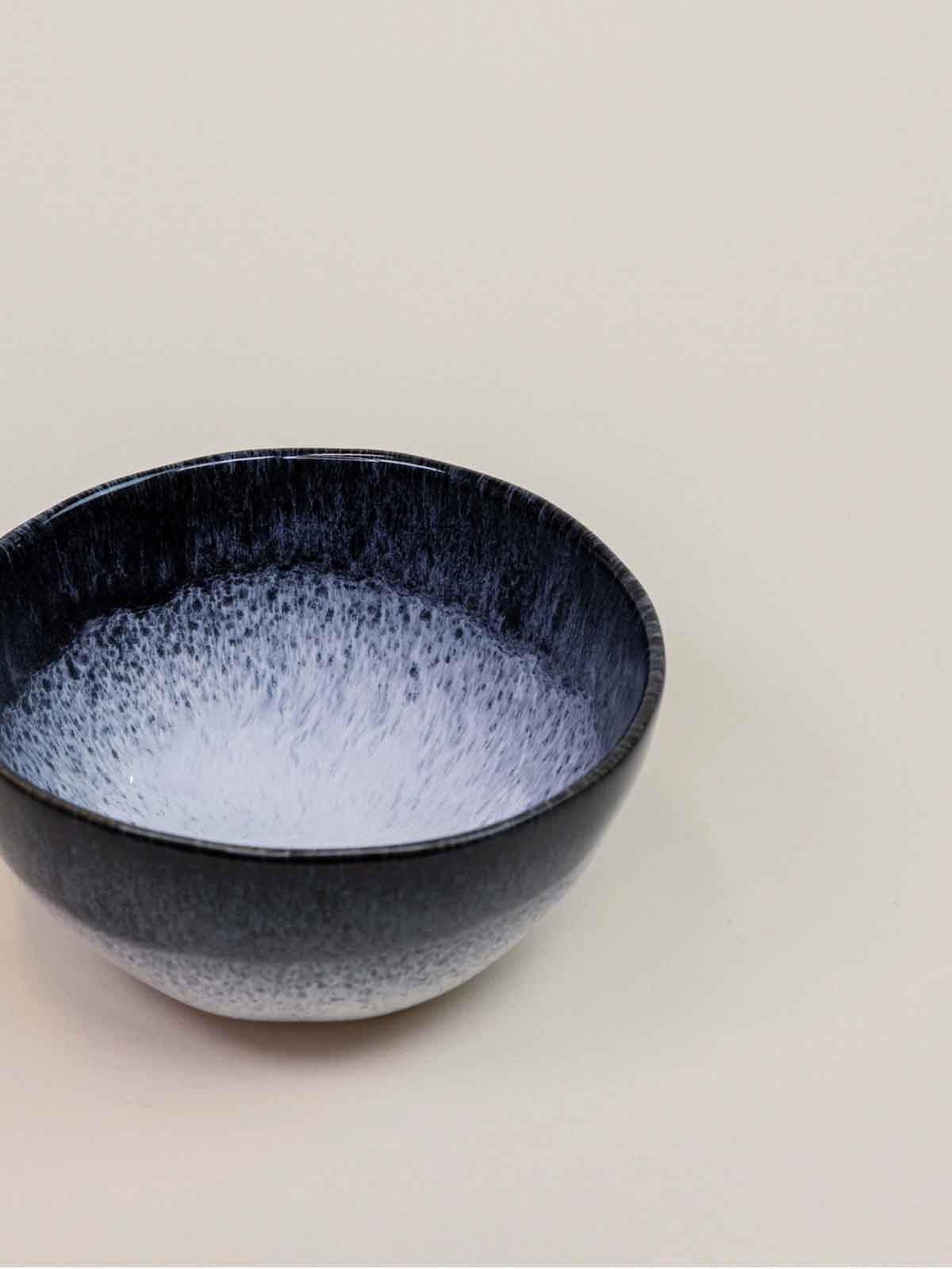 Alternative view of the plate (22 cm) - White with light blue
